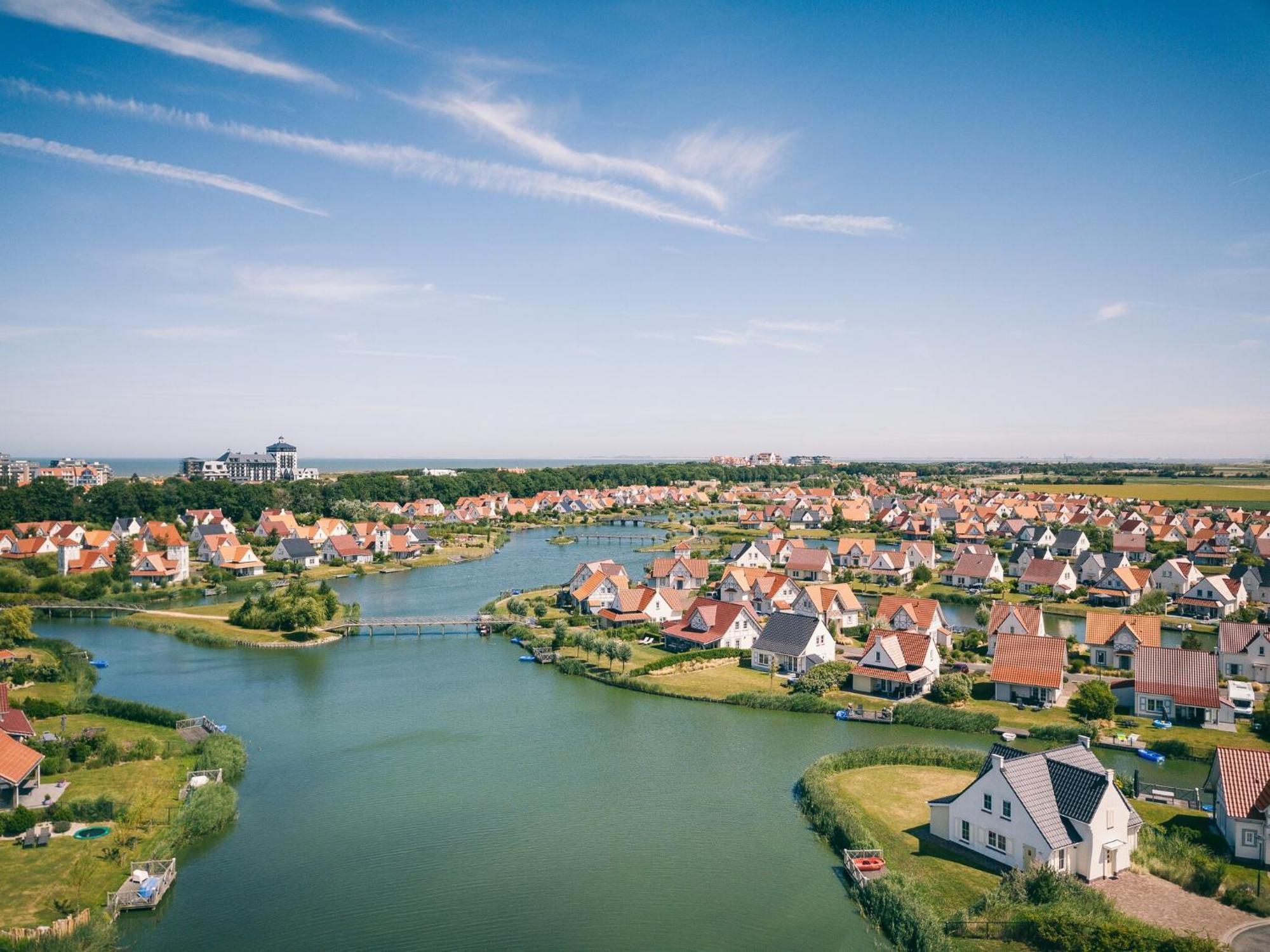 Detached 400 M From The * Cadzand