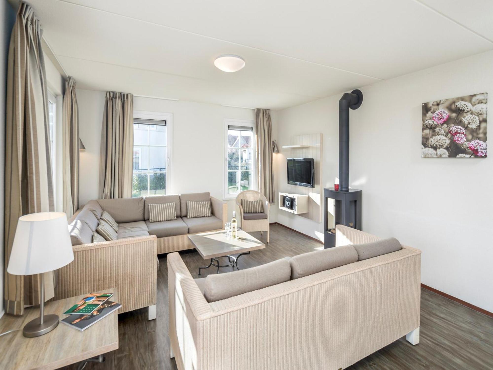 Detached 400 M From The